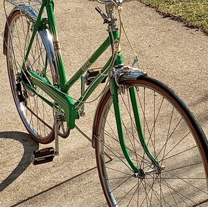 Vintage Sears ladies 5 Speed road bike with chrome basket 21" frame 26" wheels